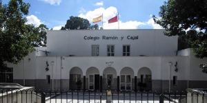 ENSEÑANZA: Seguimiento masivo de la huelga de profesorado interino del exterior